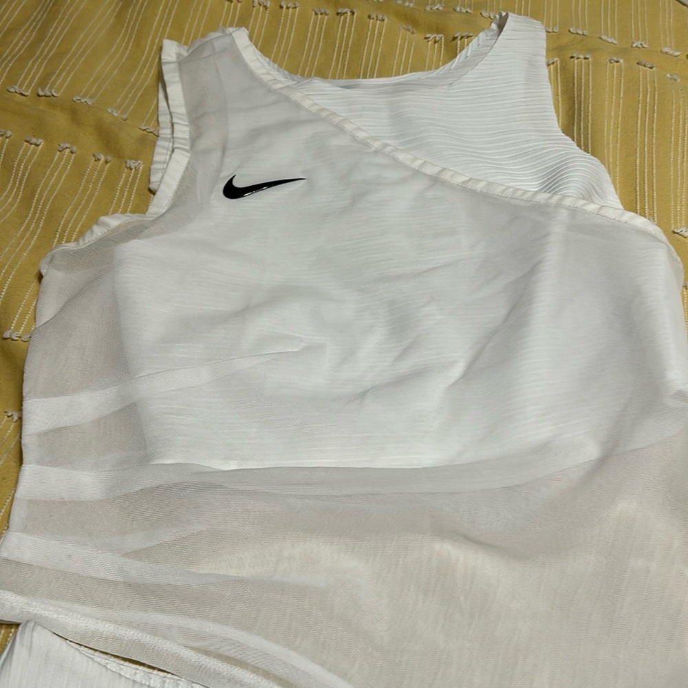 Women’s tennis wear